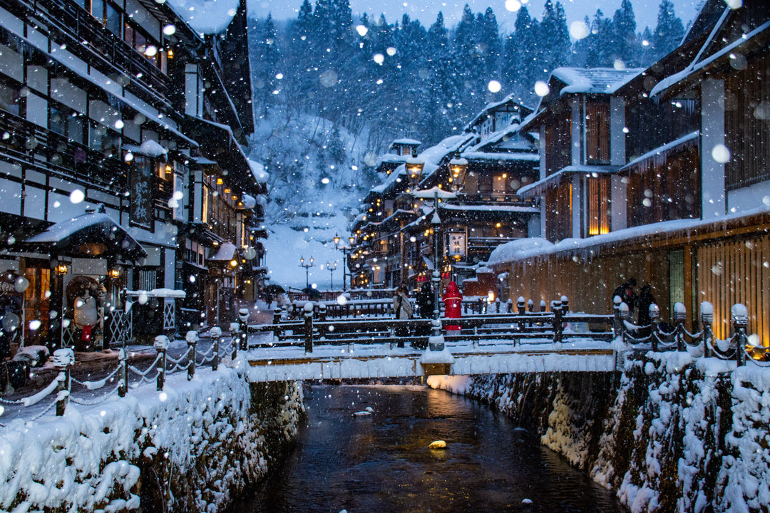 Japan’s Winter Onsen Town Snacks: Eat Like a Local After the Bath