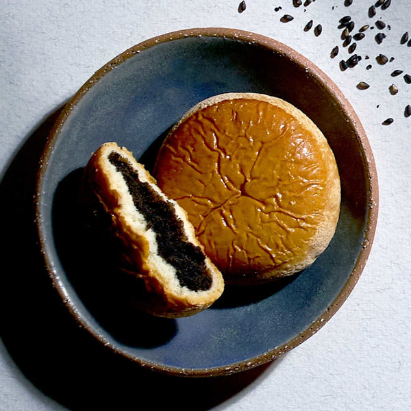 Tsukisamu Anpan: Black Sesame Latte