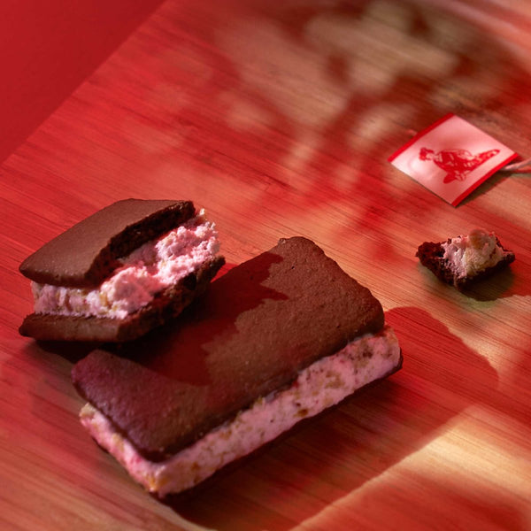 Amaou Strawberry Chocolate Sand Cookie