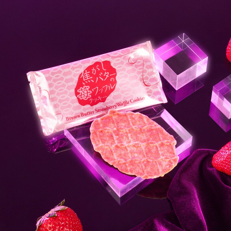 Caramelized Butter Strawberry Waffle Cookie packaging