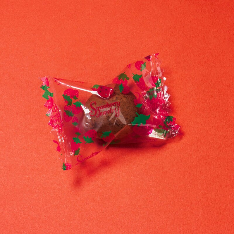 Freeze-dried Strawberry Tiramisu Chocolate packaging